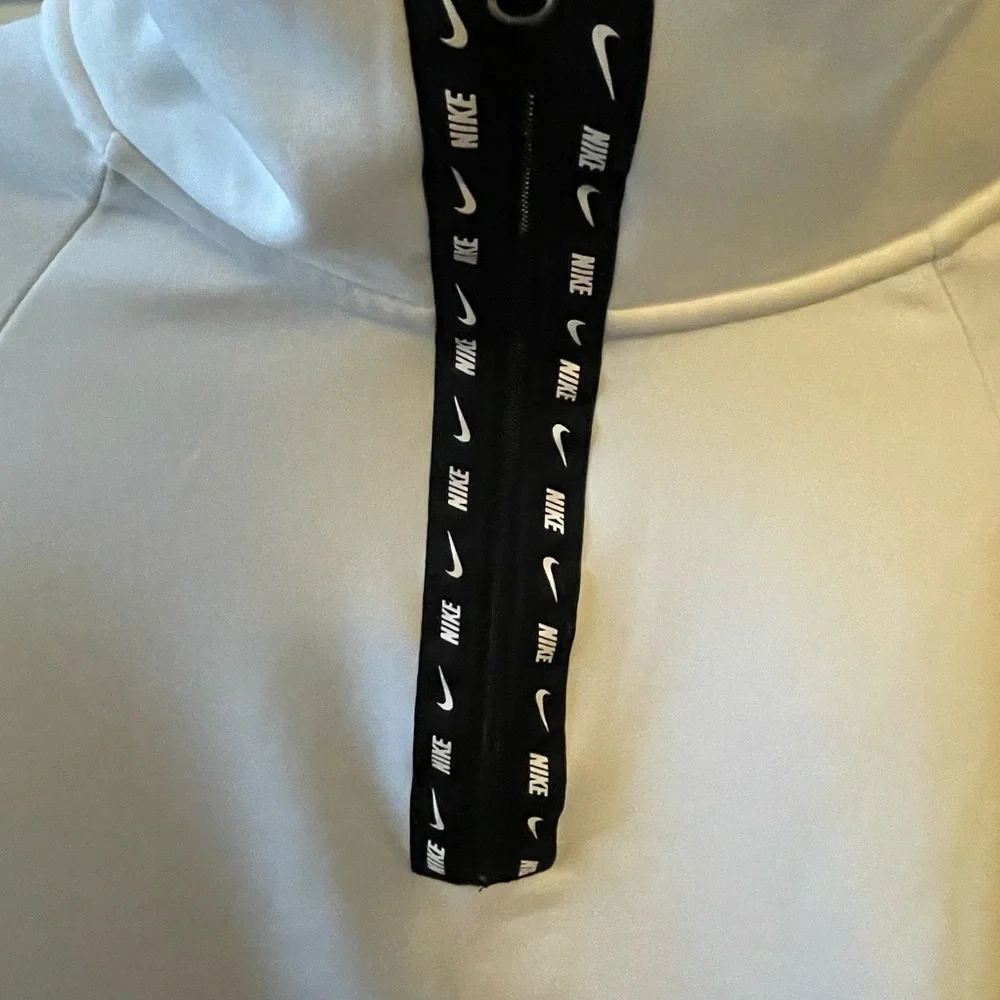 Nike white never worn pullover - Picture 4 of 7